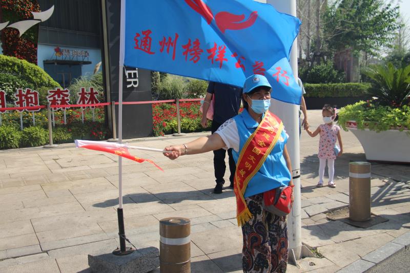 <strong>女人被大鸡巴操</strong>